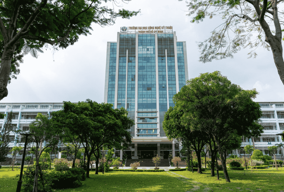 Tổng hợp điểm sàn Đại học Công nghệ Kỹ thuật TP HCM 2026-2027