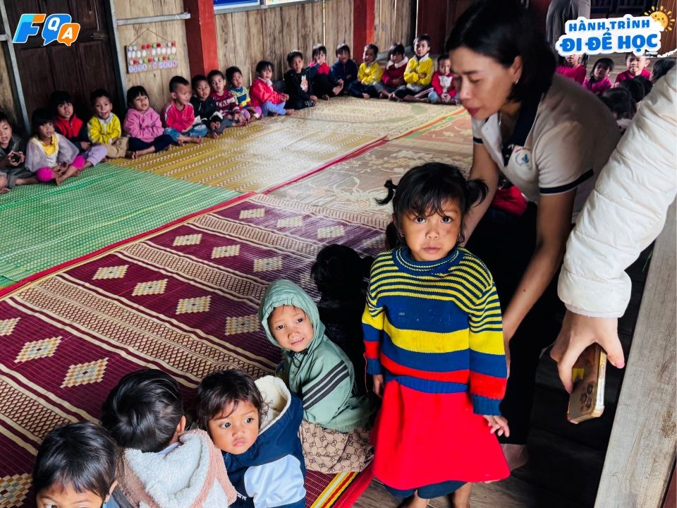 hành trình đi để học đến với lớp học vùng sâu vùng xa