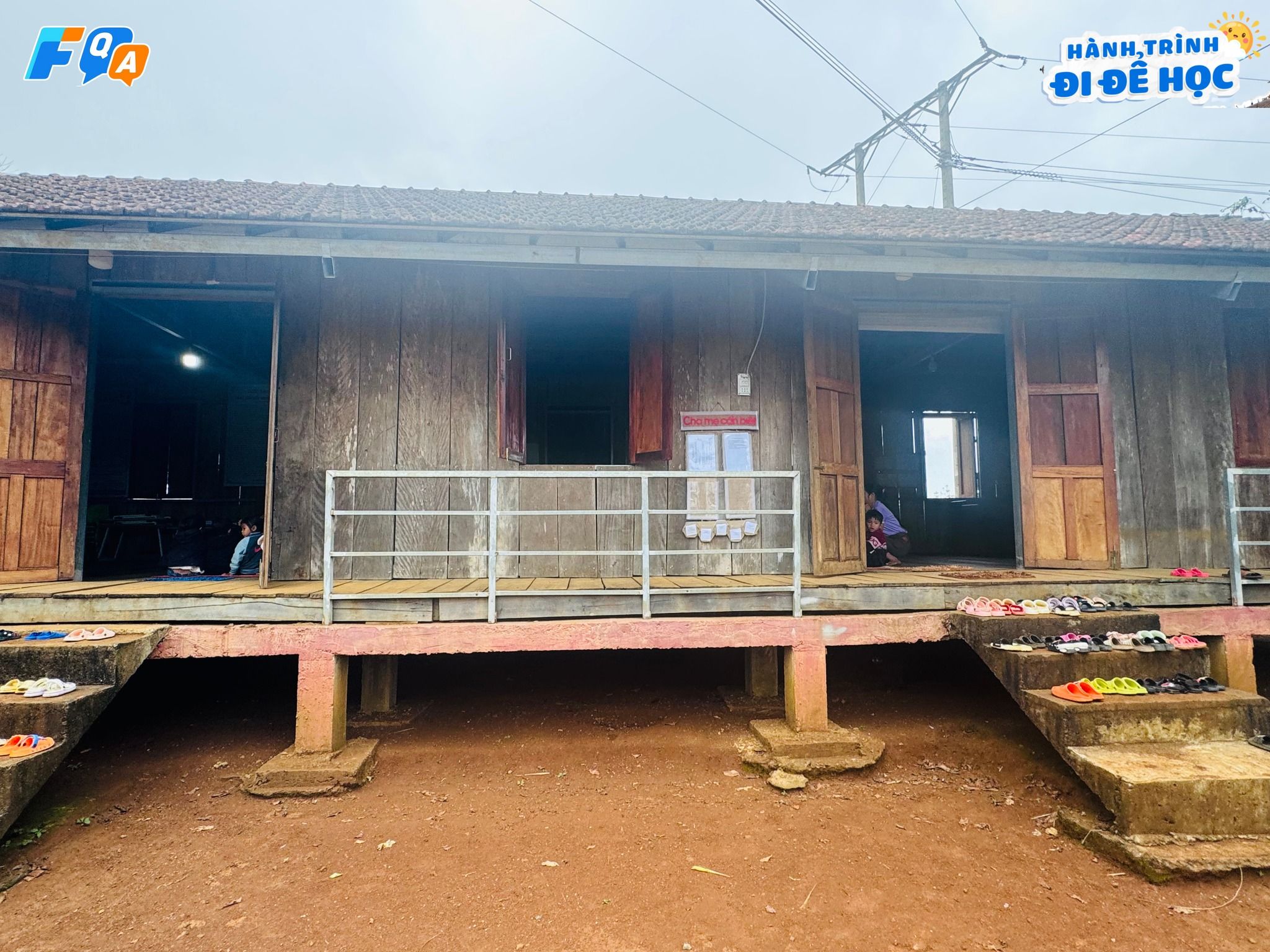 lớp học ở nhà sàn