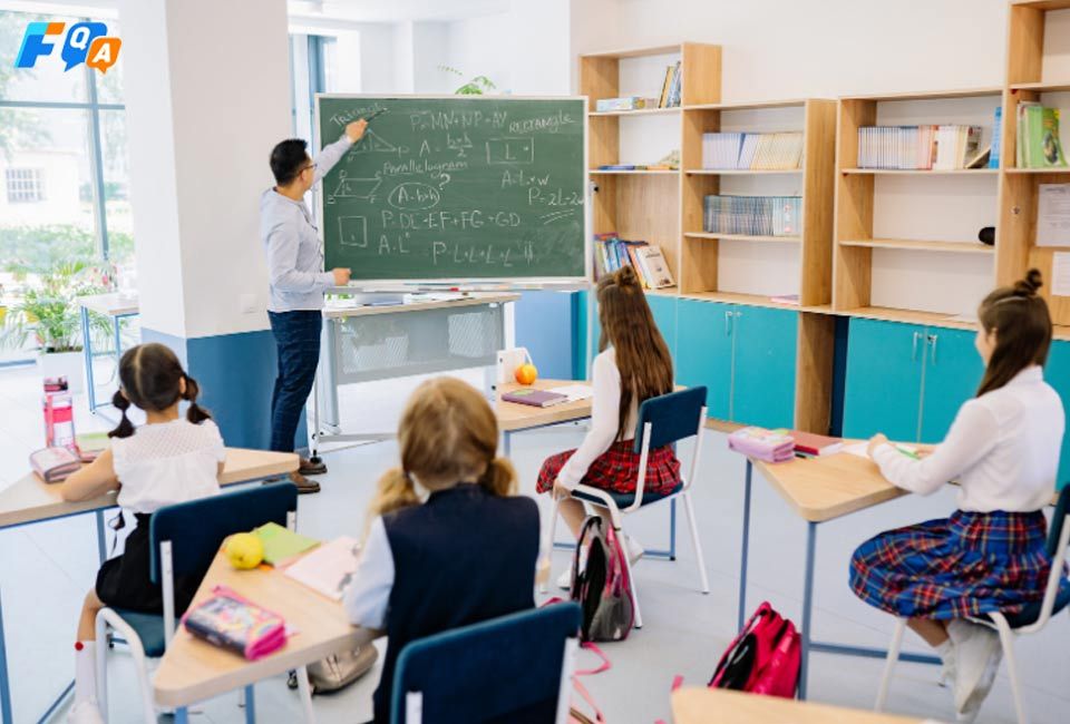 học sư phạm tiếng anh làm hướng dẫn viên du lịch
