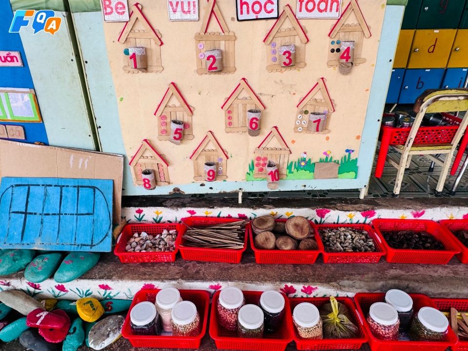 đồ dùng học tập tái chế